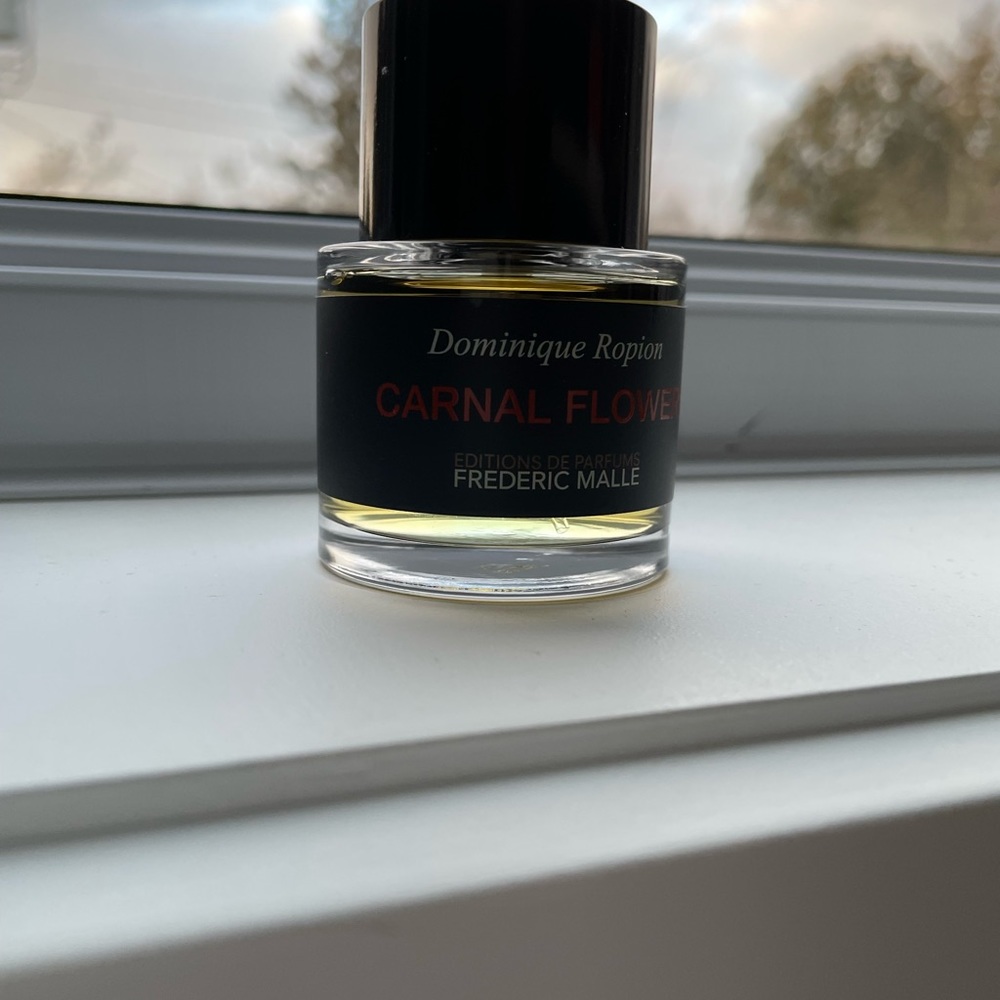 Carnal Flower by Frederick Malle. A few sprays missing. (Full Presentation).